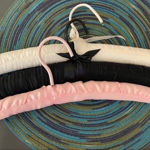 Padded Satin Hangers 3 pack : Black, White, Pink